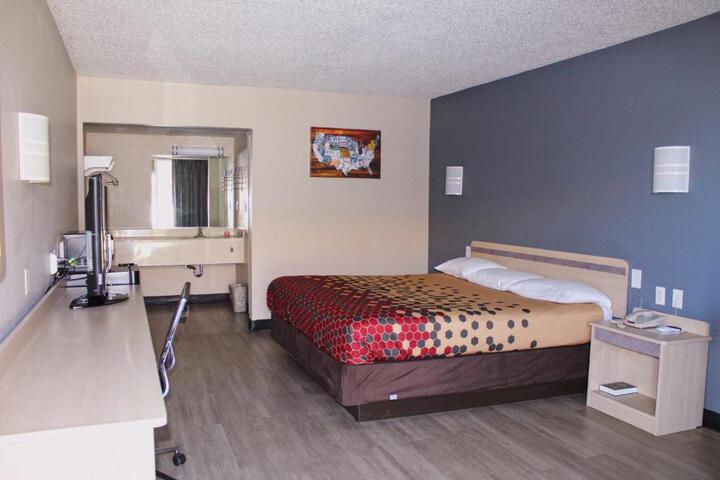 1 King Bed (6 of 7)