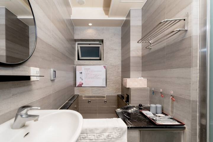 Room 42 of 68