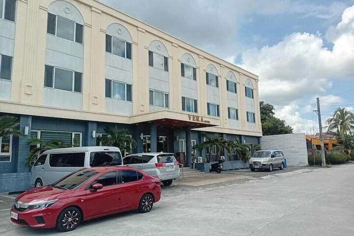 Townhouse Oak Vera Hotel Near Clark International Airport