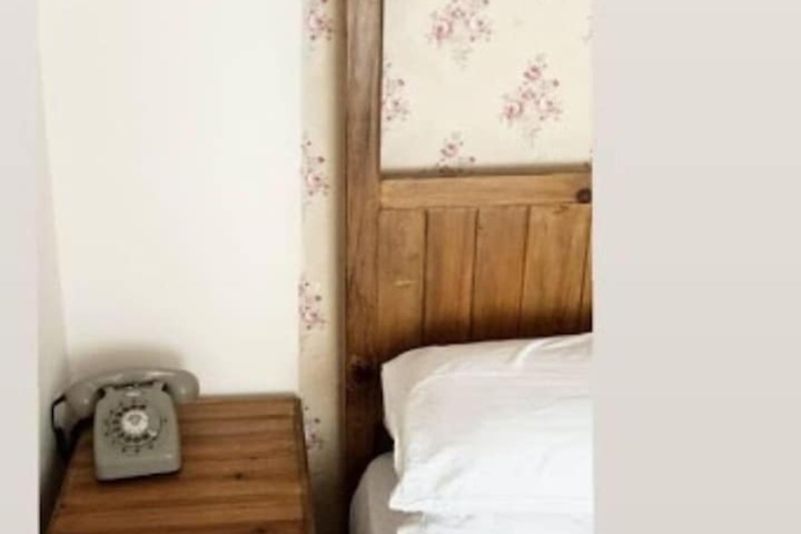 Room 9 of 18