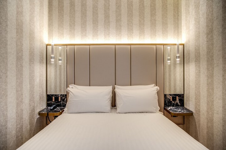 Room 18 of 114
