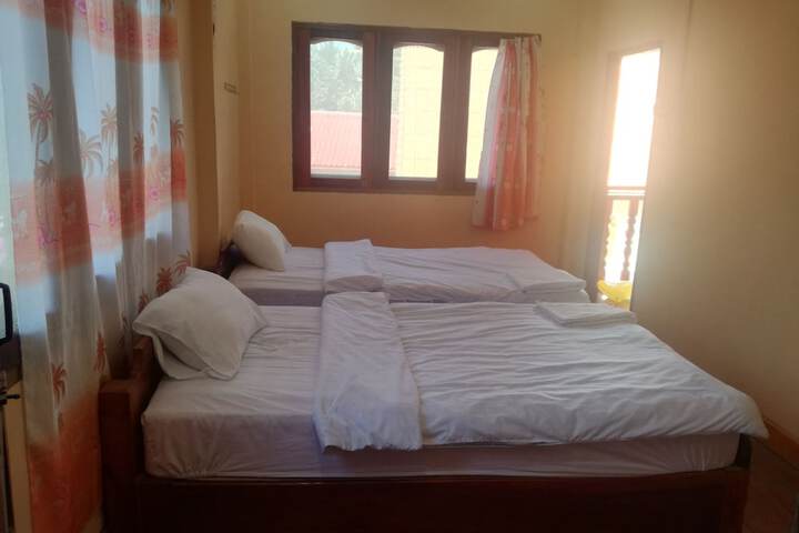 Room 6 of 13