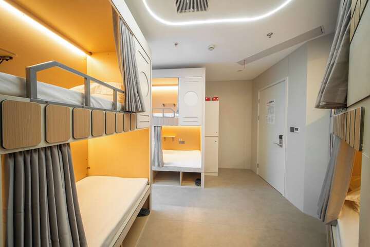 Room 9 of 61