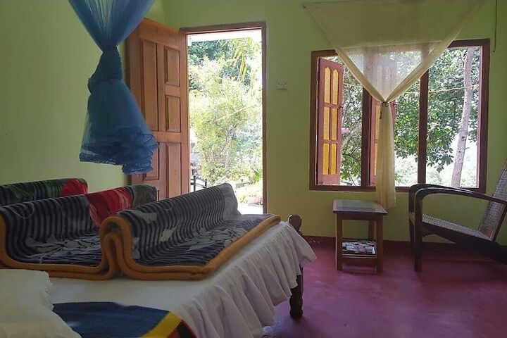 Room 12 of 25