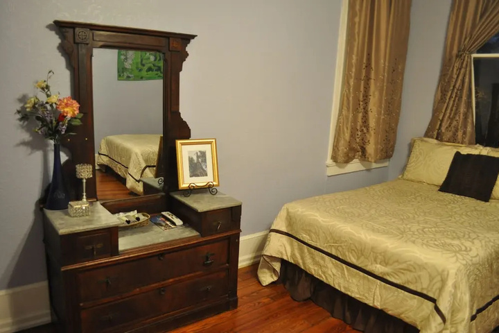 Room 6 of 21