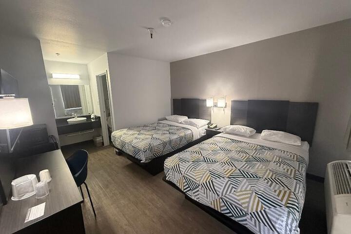 2 Double Beds (6 of 21)