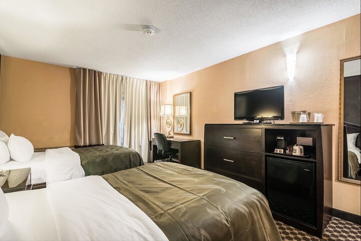 2 Double Beds (1 of 8)