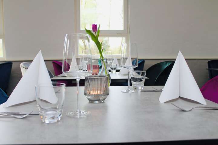 Dining 17 of 21