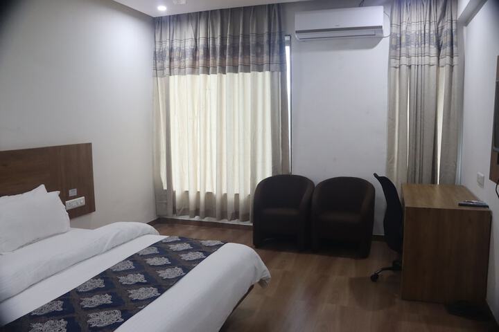 Room 8 of 27