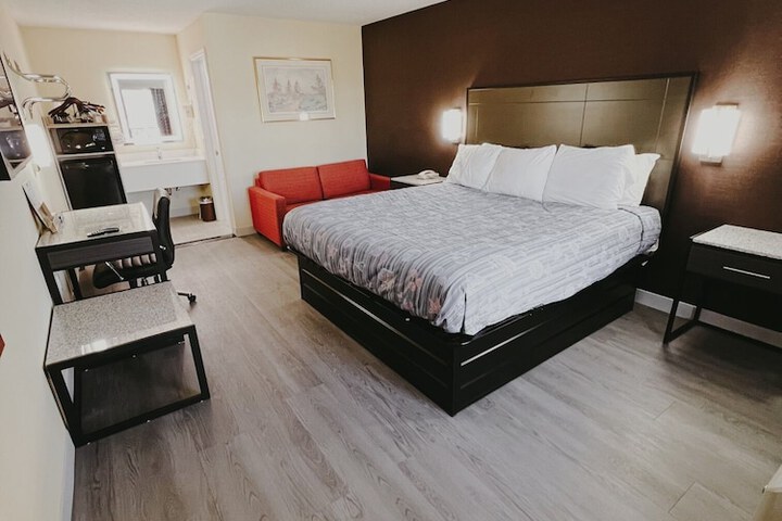 Standard | King Bed (6 of 8)