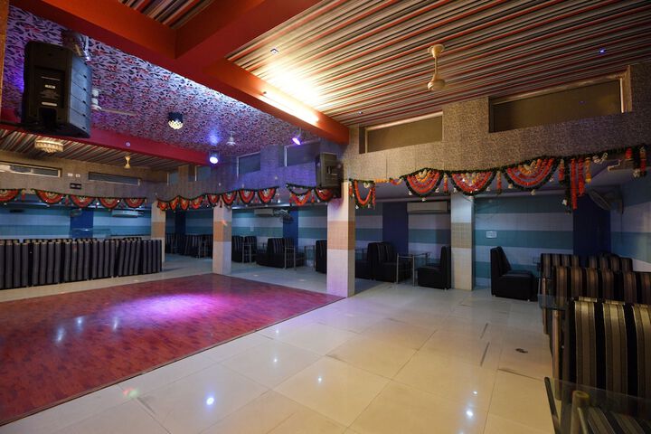 Ballroom/Hall 25 of 28