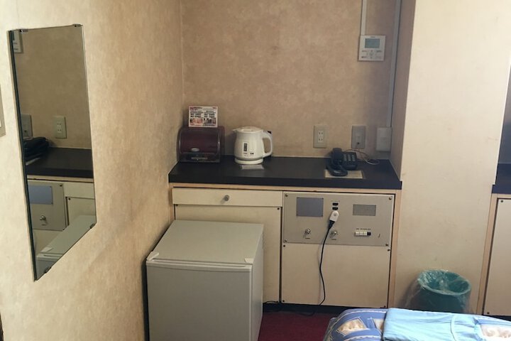 Room 6 of 33