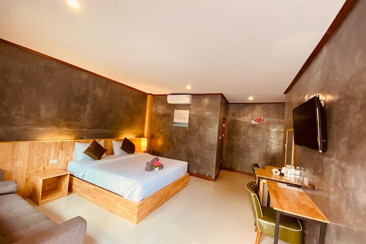 Room 14 of 80