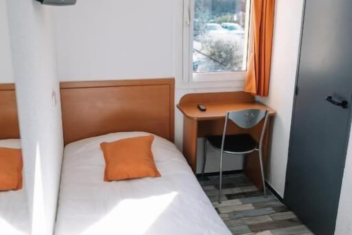 Room 3 of 18