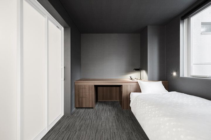 Room 17 of 42
