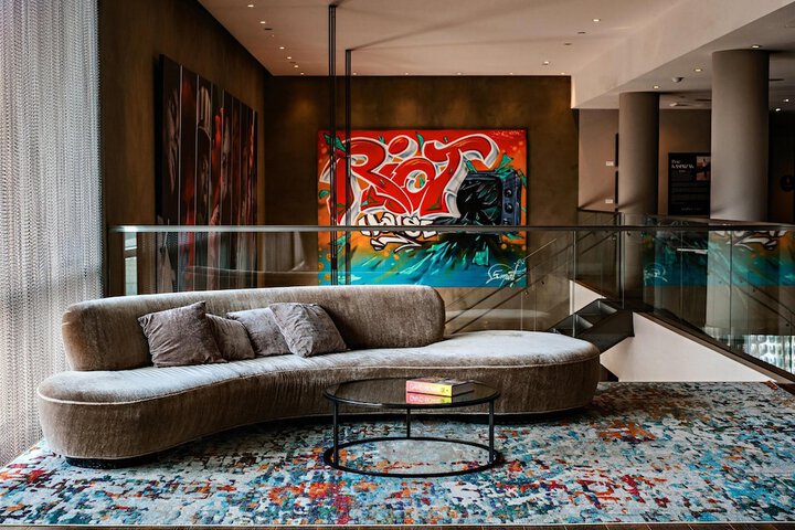 Entrance & Lobby