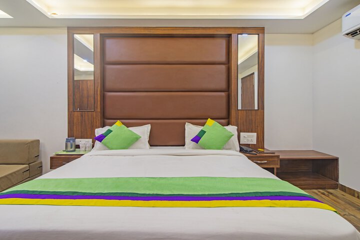 Room 20 of 33