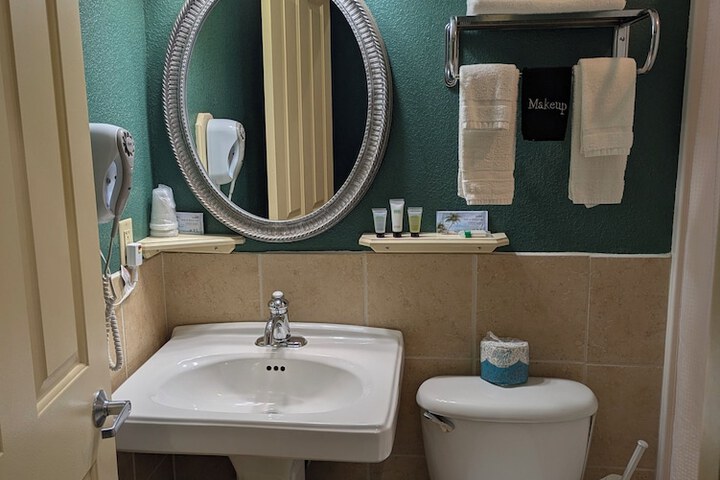 Room 12 of 16