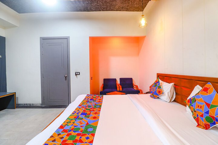 Room 13 of 33