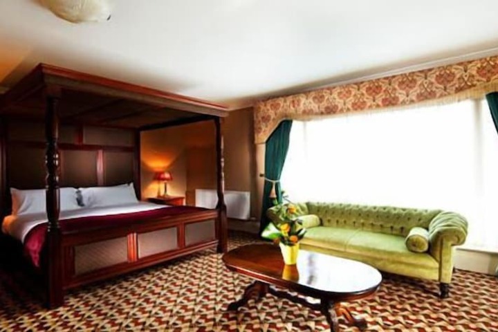 Room 7 of 48