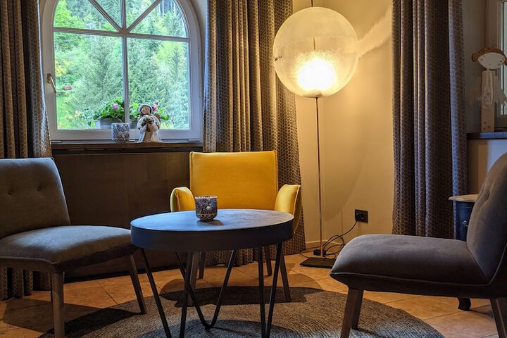 Lounge 69 of 85