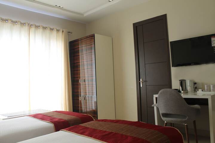 Room 13 of 34