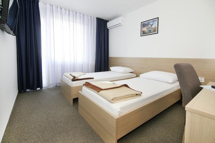 Room 9 of 49