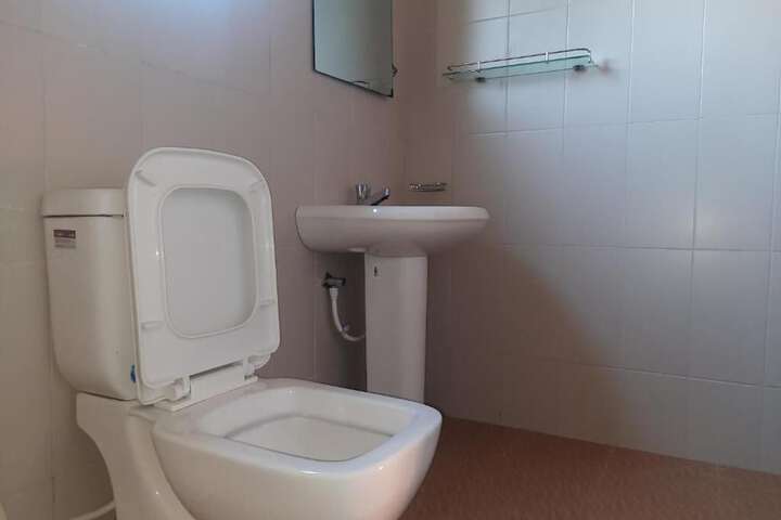 Room 5 of 6