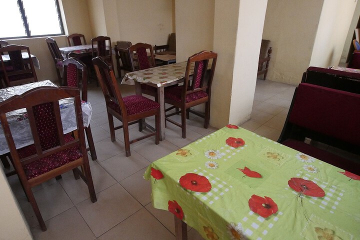 Dining 18 of 22