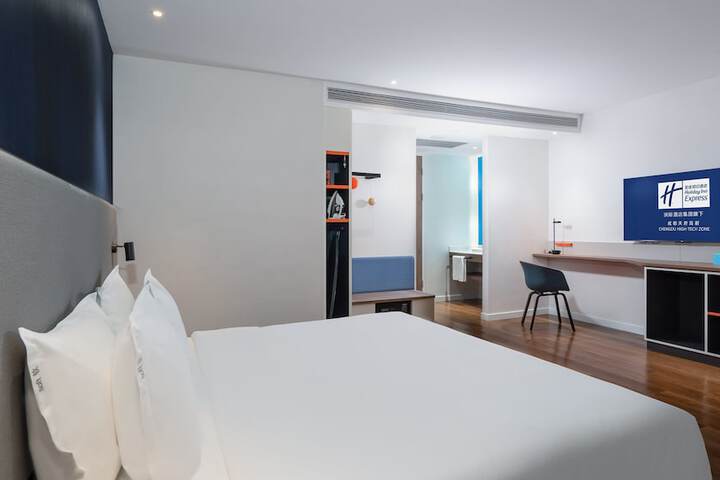 Room 2 of 61