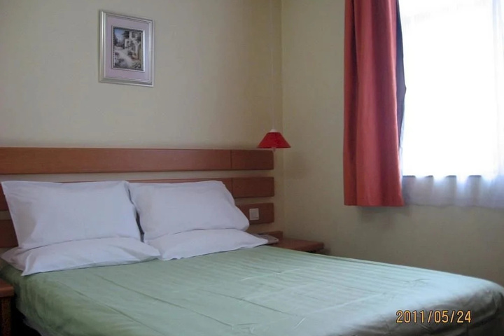 Room 4 of 17
