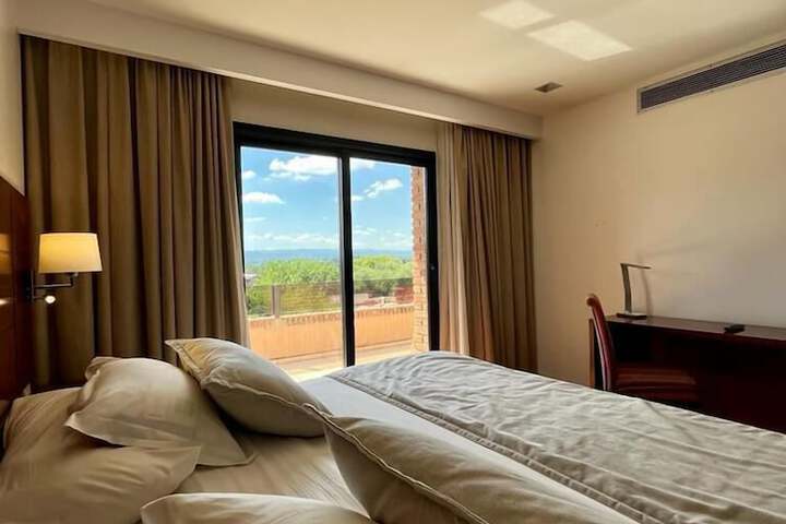 Room 8 of 19