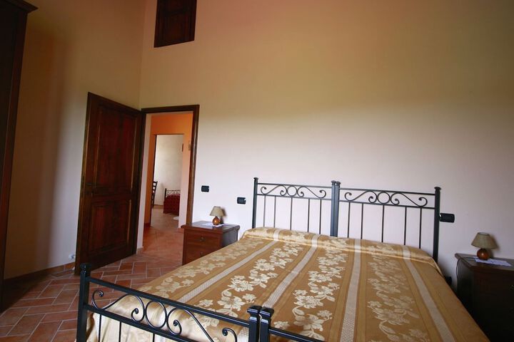Room 4 of 186