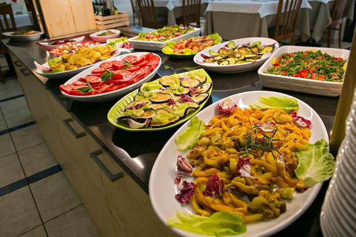 Dining 34 of 45