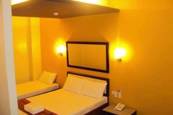 Room 4 of 7