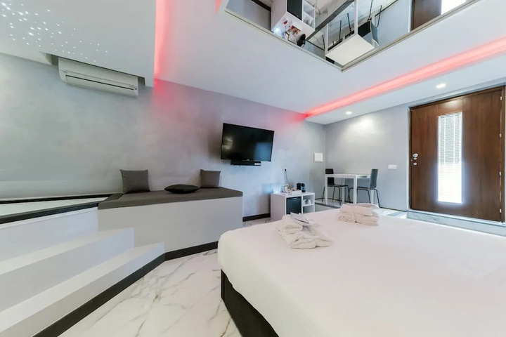 Room 2 of 3