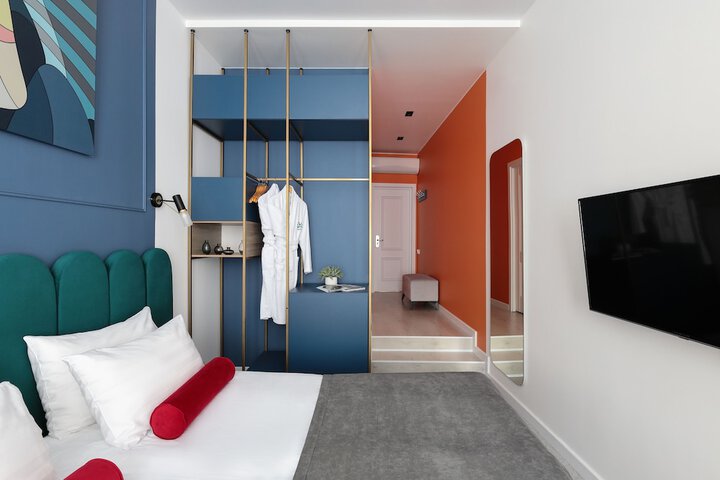 Room 11 of 37