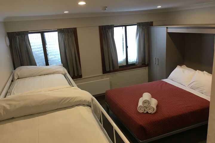 Room 9 of 33