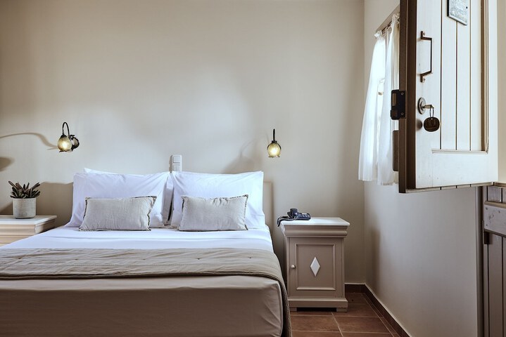 Room 34 of 93