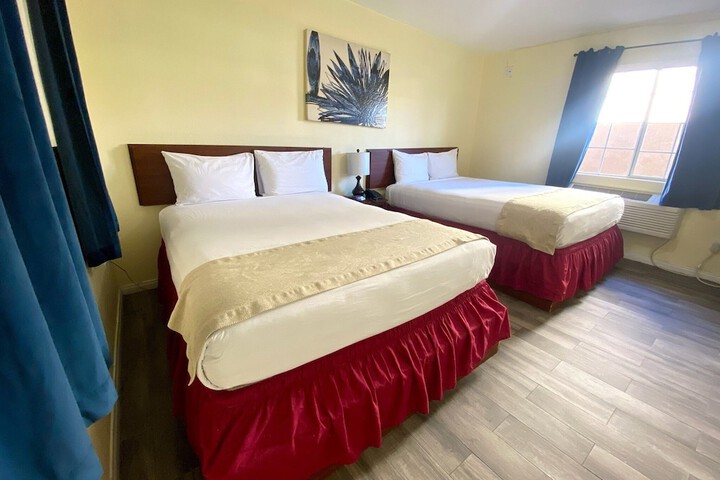 1 Queen Bed (9 of 17)