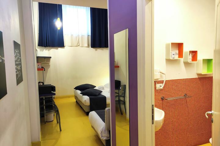 Room 46 of 144