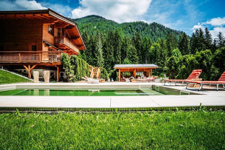 Pool 16 of 33