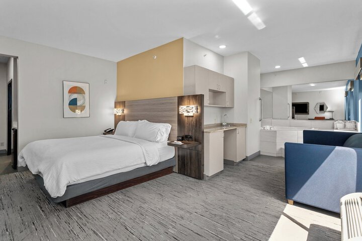 Room 12 of 66