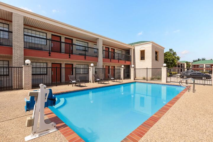 Pool Hotel