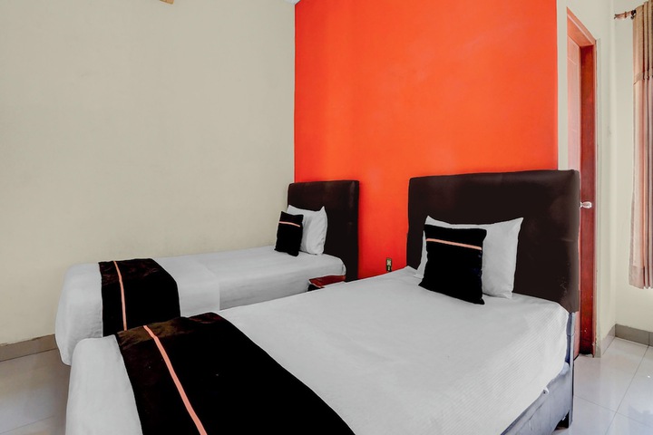 Room 13 of 30