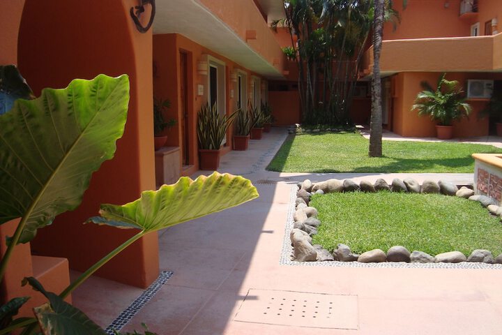 Hotel Exterior 55 of 57