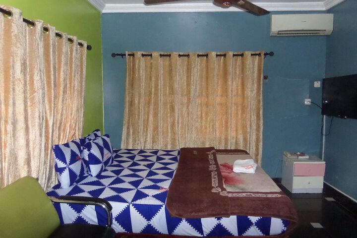 Room 8 of 42