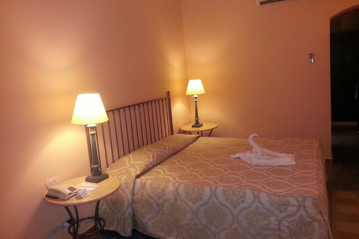 Room 5 of 32