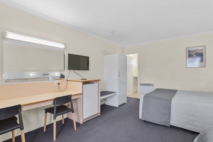Room 18 of 27