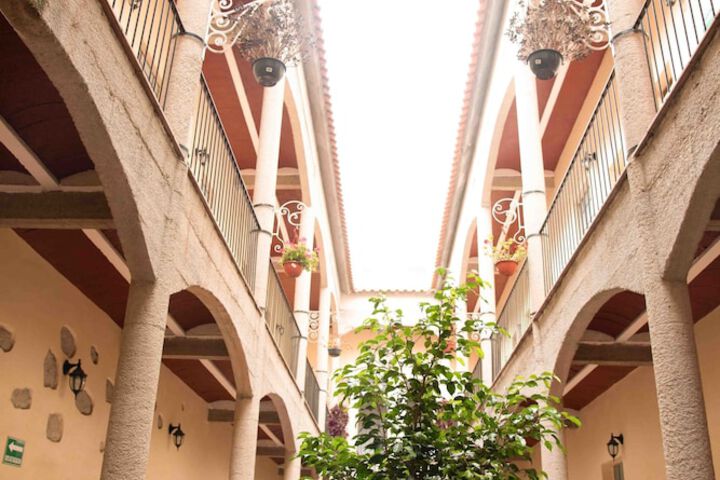 Hotel Exterior 49 of 54